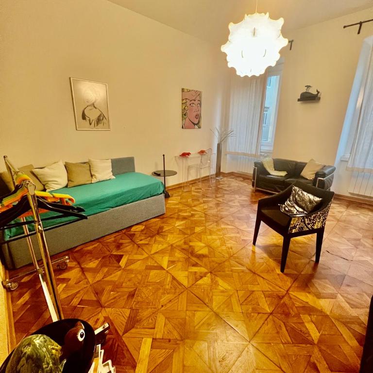 Alla Scalinata del Teatro Rossetti in viale XX Settembre parcheggio - Casa con 2 Camere da Letto - 6