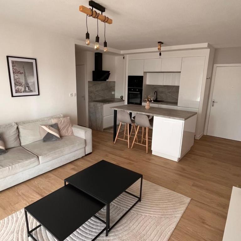 Appartement 2 chambres dans résidence avec piscine et parking - Two-Bedroom Apartment - 2