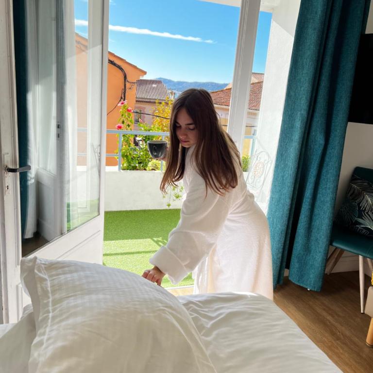 Hotel L'Escapade - Superior Room with Balcony and Village View - 8