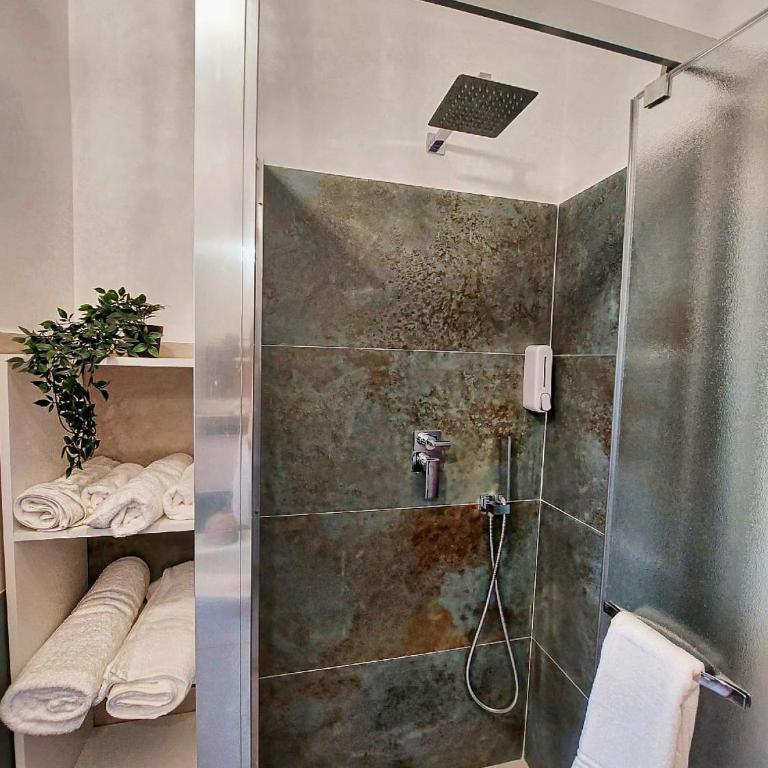 Tre Fiori - Camera Matrimoniale con Bagno Privato - 23