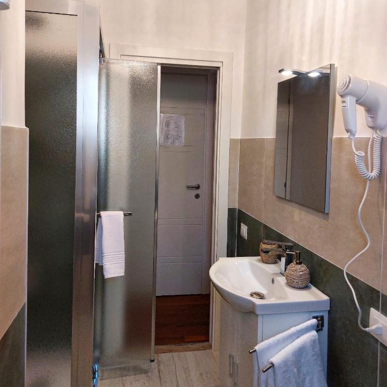 Tre Fiori - Camera Matrimoniale con Bagno Privato - 19