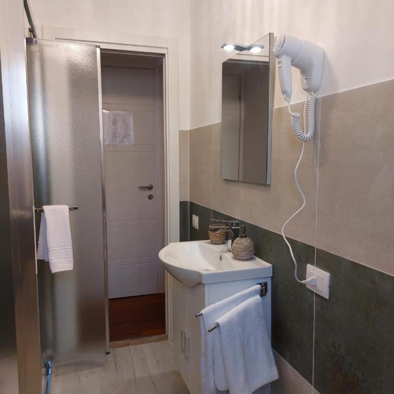 Tre Fiori - Camera Matrimoniale con Bagno Privato - 17