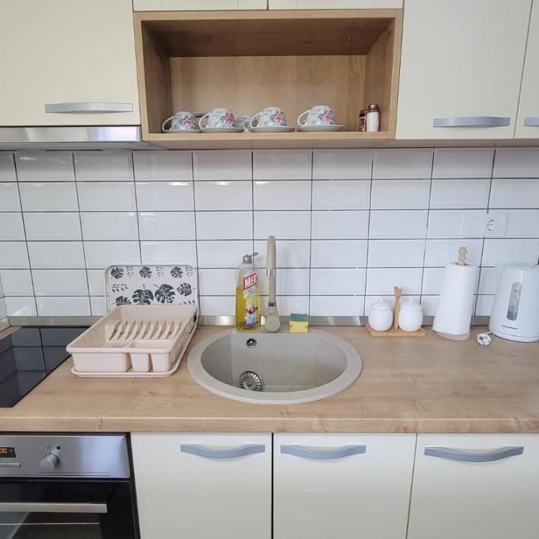 Family Apartman - Two-Bedroom Apartment - 8