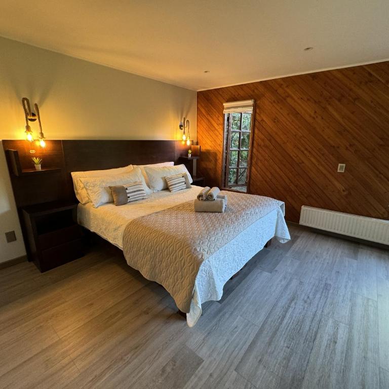 Magnolia Bed & Breakfast - Habitación con cama extragrande y vistas al jardín - 1