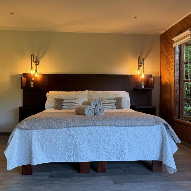 Magnolia Bed & Breakfast - Habitación con cama extragrande y vistas al jardín - 6