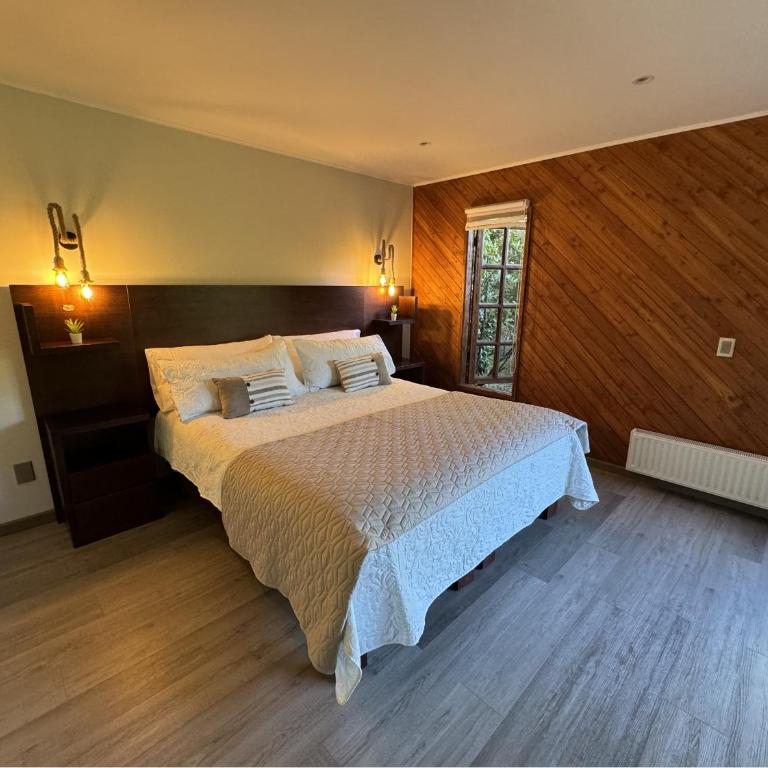 Magnolia Bed & Breakfast - Habitación con cama extragrande y vistas al jardín - 8