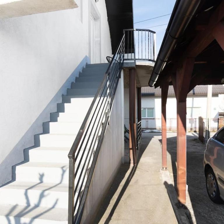 Bright&Cozy flat+balcony near Airport FREE Parking - Three-Bedroom Apartment - 20