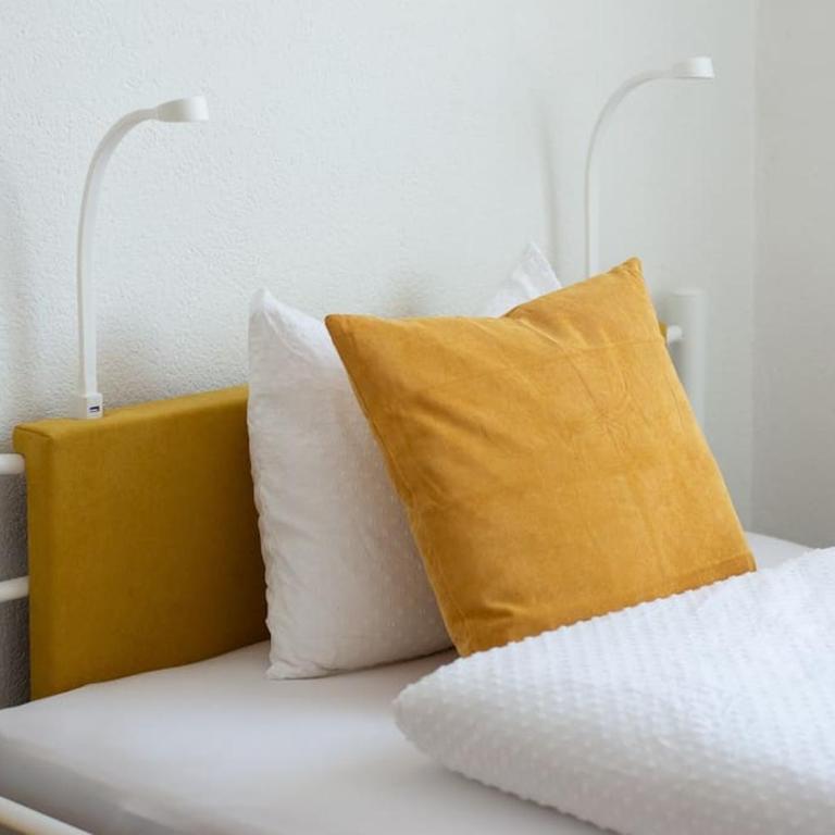 Bright&Cozy flat+balcony near Airport FREE Parking - Three-Bedroom Apartment - 4