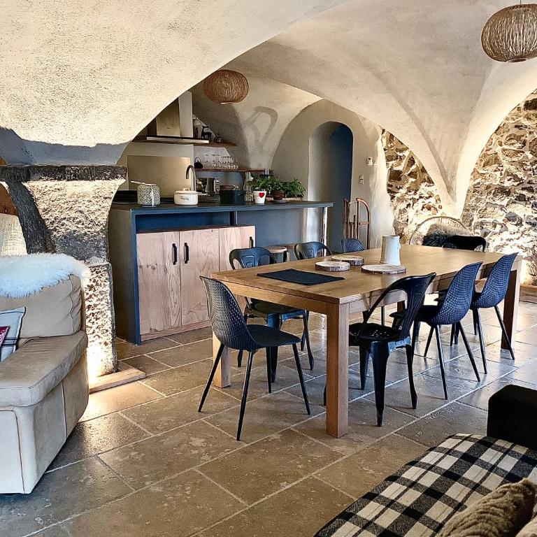 Ancienne ferme rénovée 8 pers, calme, confort, vue montagne et jardin - Maison de Vacances - 12