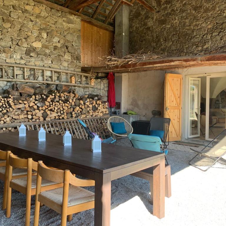 Ancienne ferme rénovée 8 pers, calme, confort, vue montagne et jardin - Maison de Vacances - 39