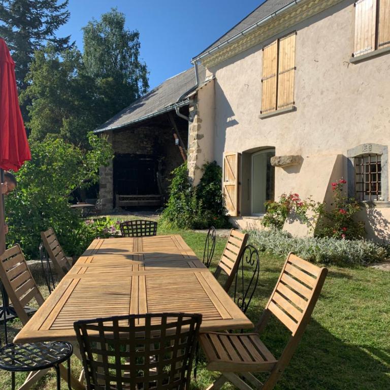 Ancienne ferme rénovée 8 pers, calme, confort, vue montagne et jardin - Maison de Vacances - 19