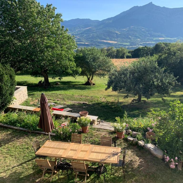 Ancienne ferme rénovée 8 pers, calme, confort, vue montagne et jardin - Maison de Vacances - 47
