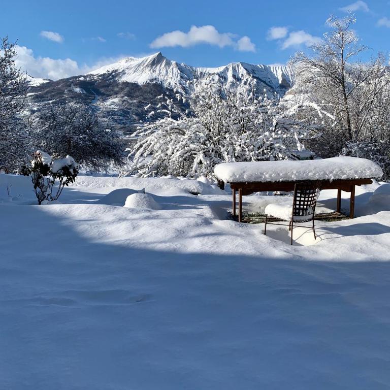 Ancienne ferme rénovée 8 pers, calme, confort, vue montagne et jardin - Maison de Vacances - 49