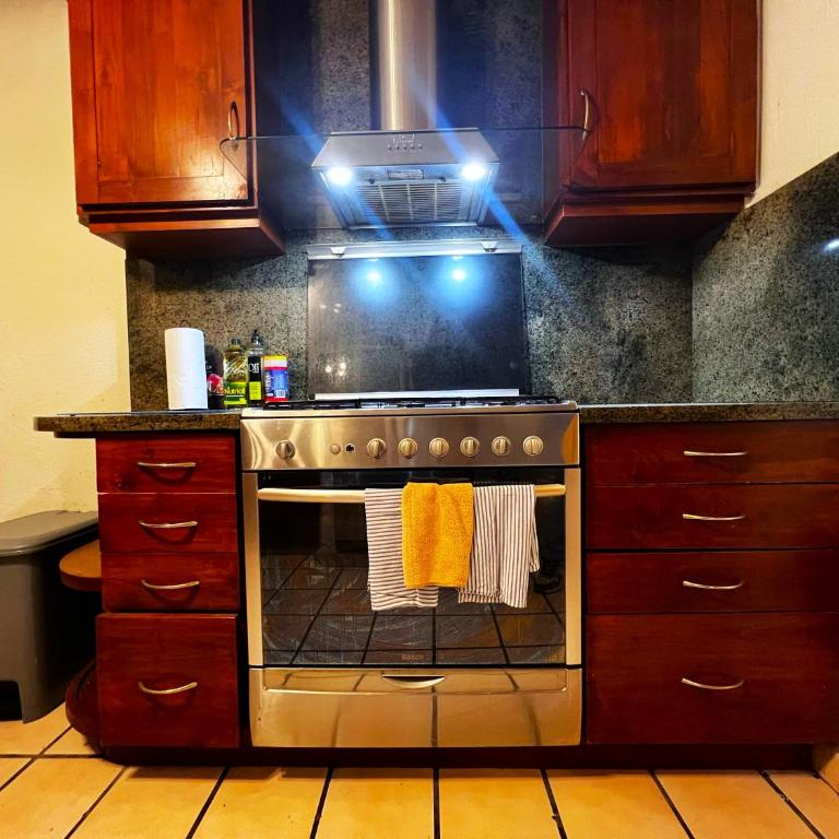 Casa Revolucion: 2BR/2Ba Casita close to downtown with private parking - Apartamento de 2 dormitorios - 7