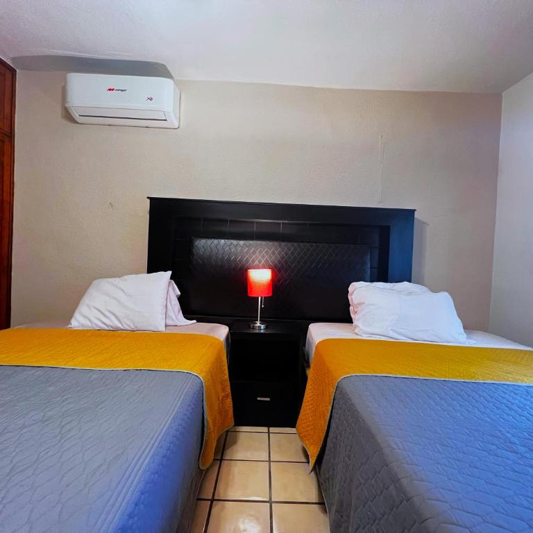 Casa Revolucion: 2BR/2Ba Casita close to downtown with private parking - Apartamento de 2 dormitorios - 16