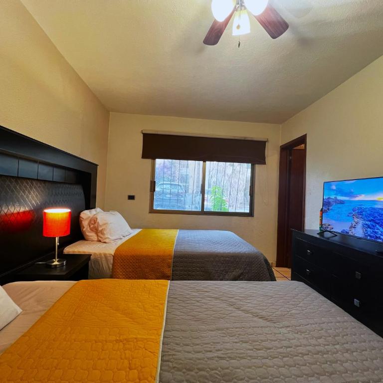 Casa Revolucion: 2BR/2Ba Casita close to downtown with private parking - Apartamento de 2 dormitorios - 14