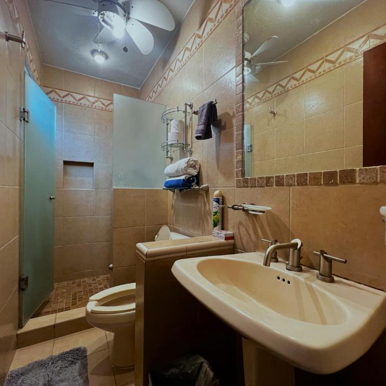 Casa Revolucion: 2BR/2Ba Casita close to downtown with private parking - Apartamento de 2 dormitorios - 19
