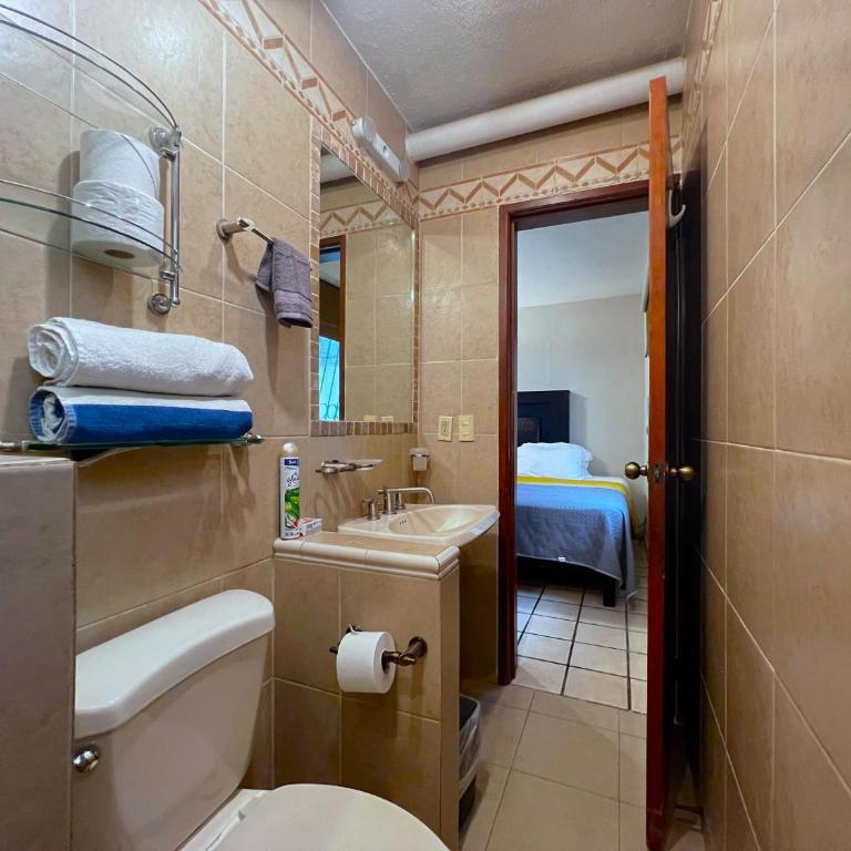 Casa Revolucion: 2BR/2Ba Casita close to downtown with private parking - Apartamento de 2 dormitorios - 20