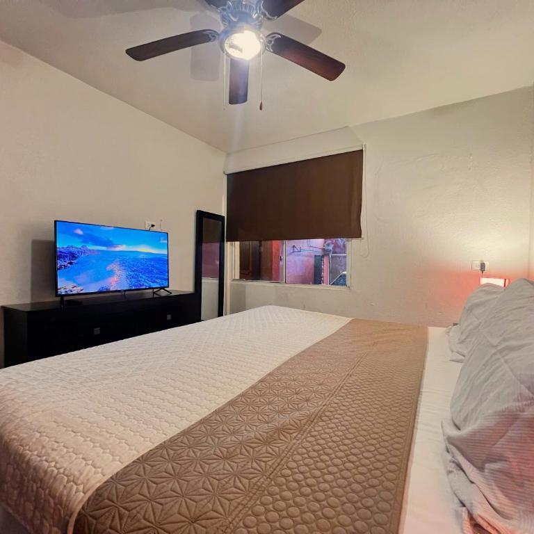 Casa Revolucion: 2BR/2Ba Casita close to downtown with private parking - Apartamento de 2 dormitorios - 22