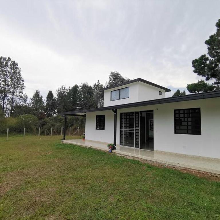 Hermosa finca a 5 minutos aeropuerto - Casa de 3 dormitorios - 13