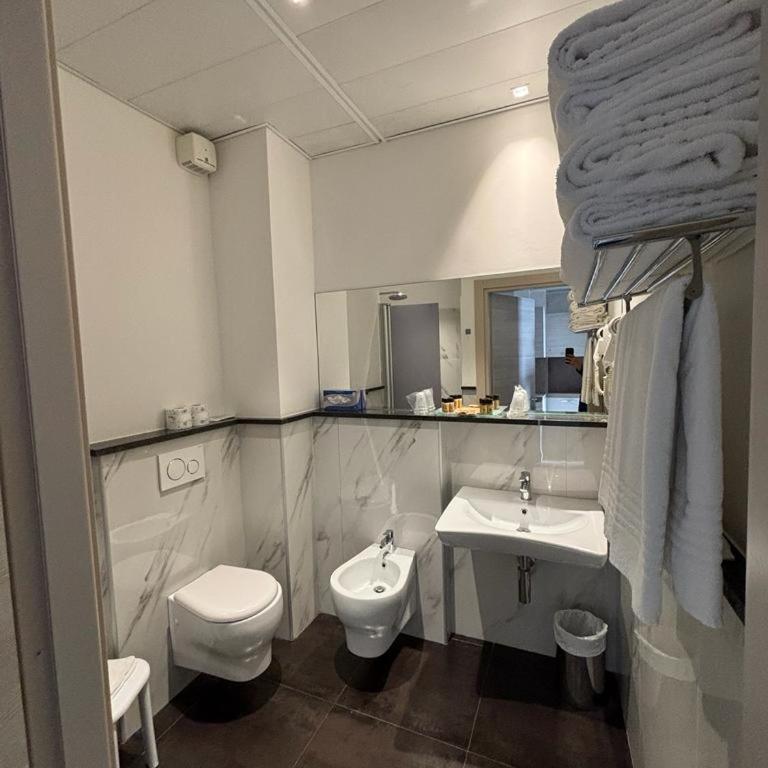 Hotel Plaza - Quadruple Room - 2