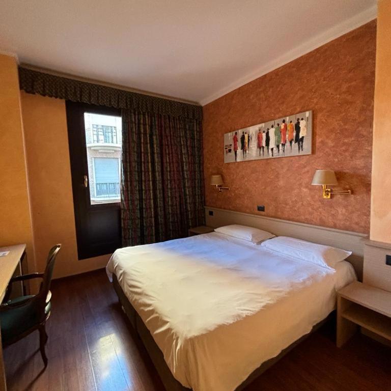 Hotel Plaza - Standard Double or Twin Room - 3