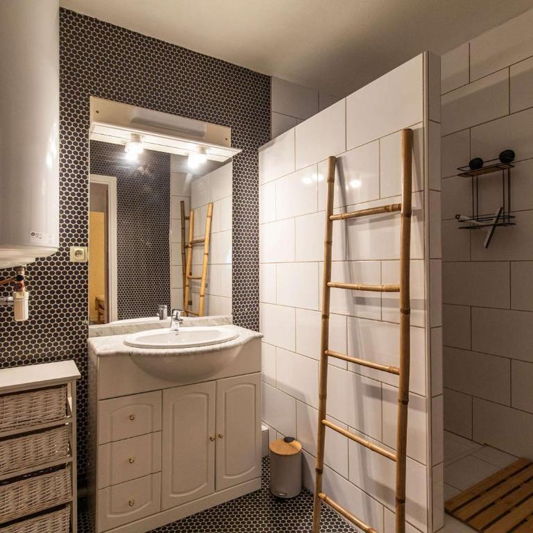 Charmant T2 avec cuisine neuve et cave au centre de Cauterets - FR-1-401-278 - Appartement - 12