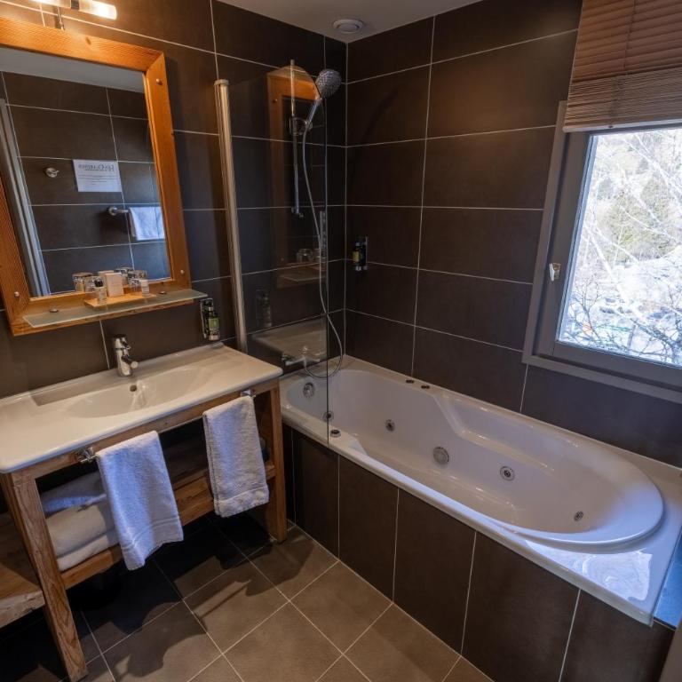 Hôtel et Spa les Clarines - Chambre Lit King-Size avec Baignoire Spa - 1