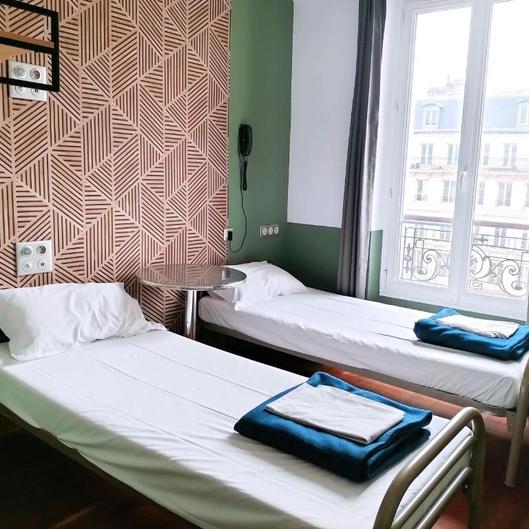 Oops! Latin quarter by Hiphophostels - Bed in 2-bed Female Dormitory Room - 1