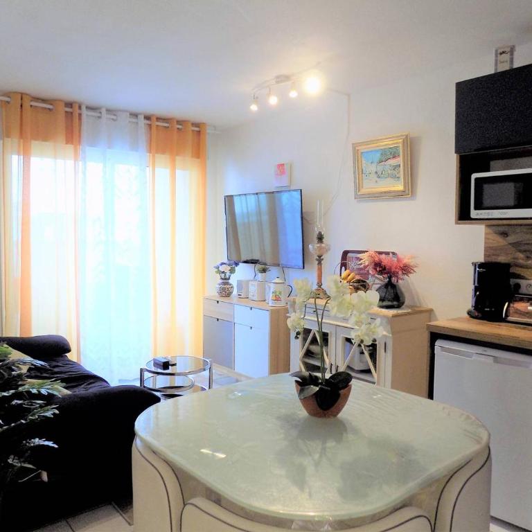 Royan - APPARTEMENT au COEUR du CENTRE-VILLE - PLAGE à SEULEMENT 200m - Appartement 1 Chambre - 1