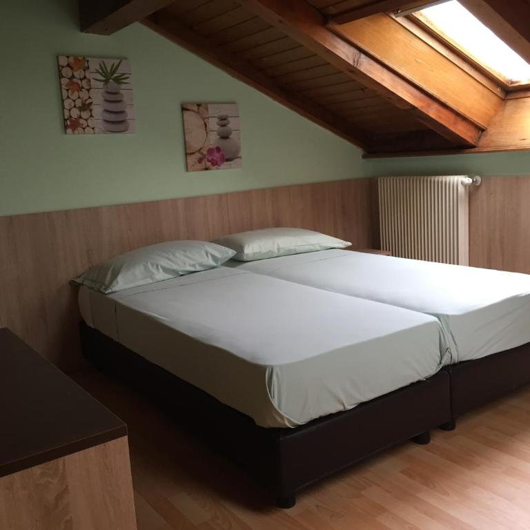 Garni Villa Betty - Camera Familiare con Bagno Privato - 13