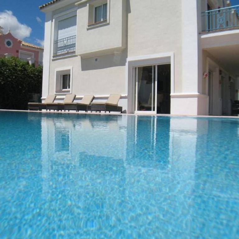 Detached Villa 4 bed Duquesa with Private infinity pool close to port and beach - Villa - 5