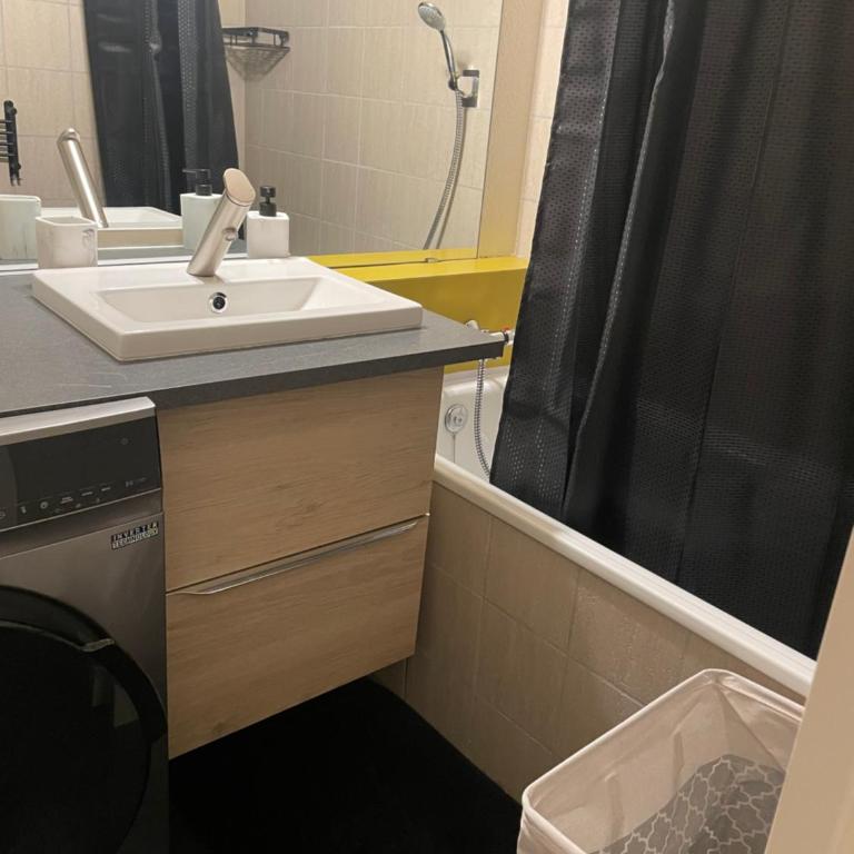 Studio tout confort pied des pistes avec balcon et wifi - Studio - Vue sur Montagne - 9