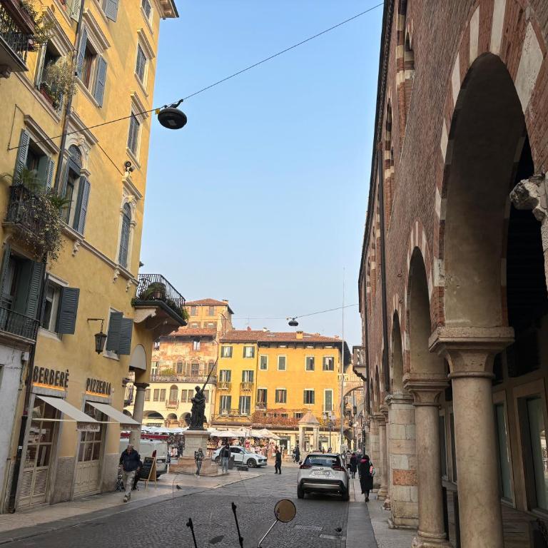 Piazza Erbe Lodge - One-Bedroom Apartment - 10