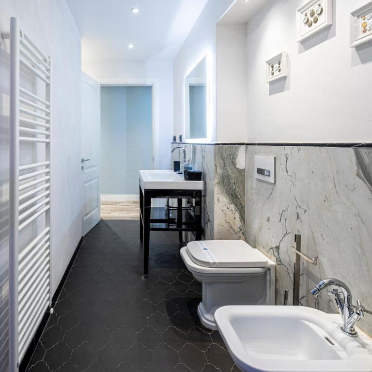 Cherubini Palace Thematic Apartment - Two-Bedroom Apartment with Spa Bath - 15
