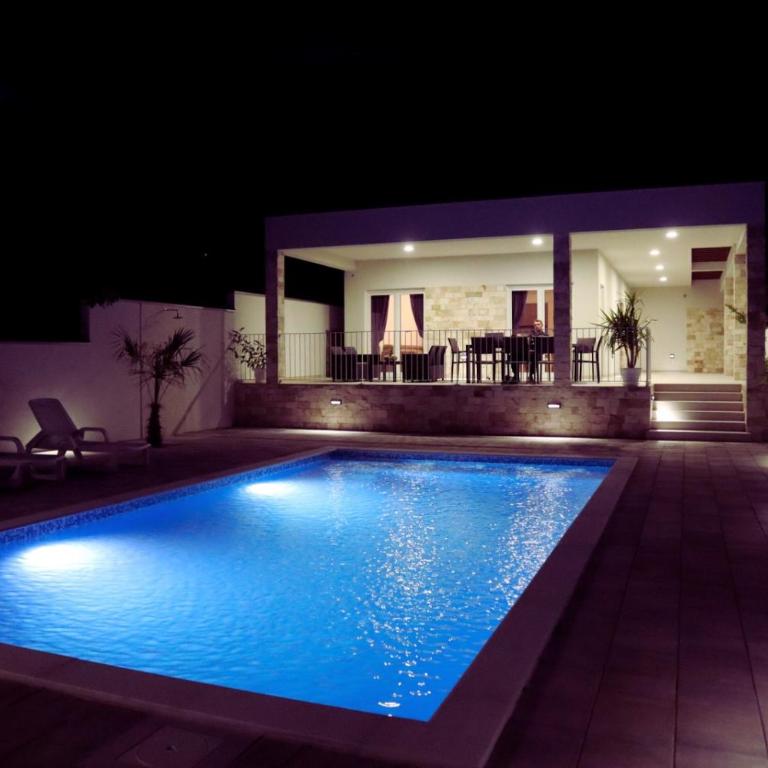 Villa Blanco - Three-Bedroom Villa - 7