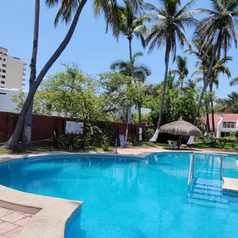 Departamento Familiar con Alberca Zona Dorada - Villa Serena - Three-Bedroom Apartment - 1