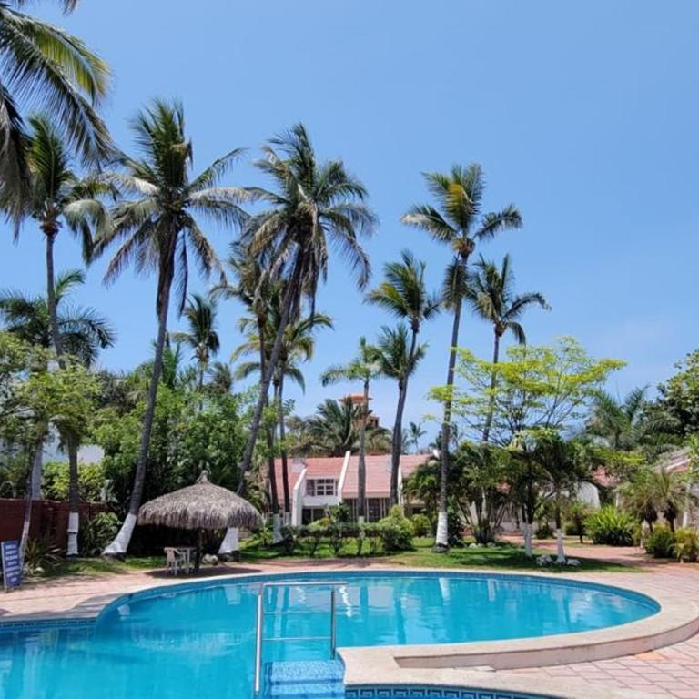 Departamento Familiar con Alberca Zona Dorada - Villa Serena - Three-Bedroom Apartment - 2