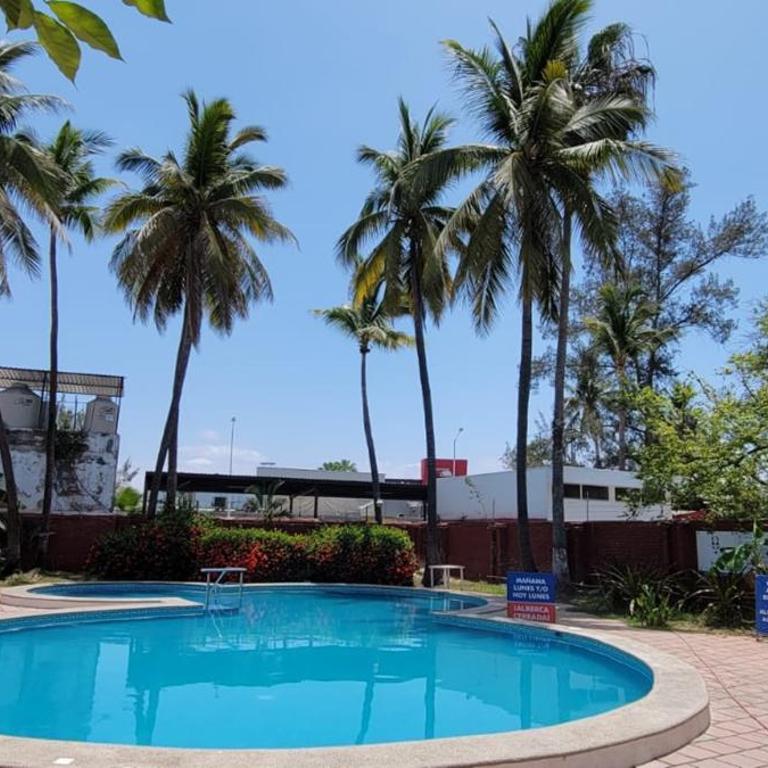 Departamento Familiar con Alberca Zona Dorada - Villa Serena - Three-Bedroom Apartment - 21