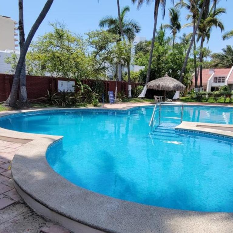 Departamento Familiar con Alberca Zona Dorada - Villa Serena - Three-Bedroom Apartment - 3