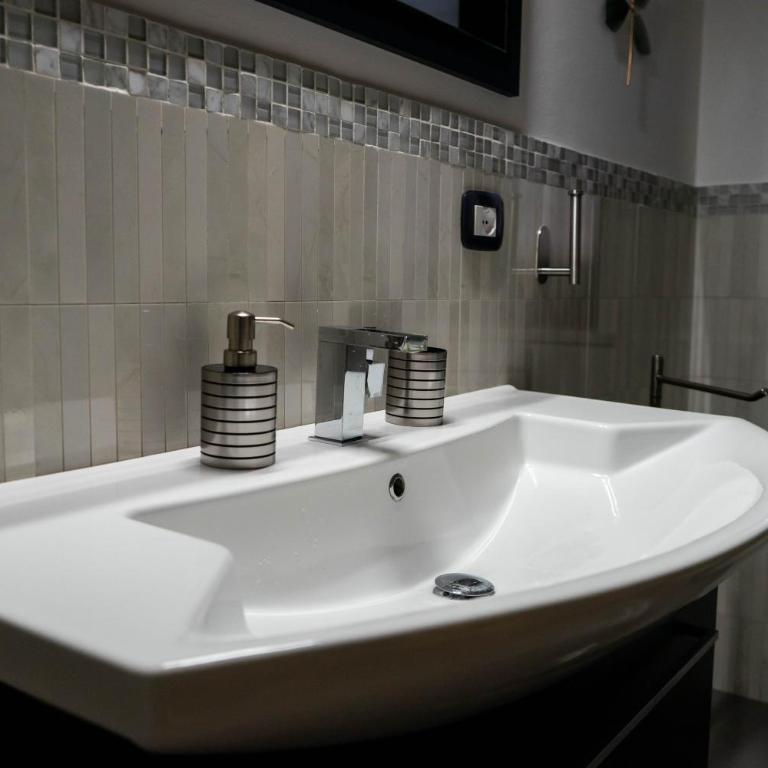 Le Case Di Romeo Alla Vucciria - Two-Bedroom House - 13