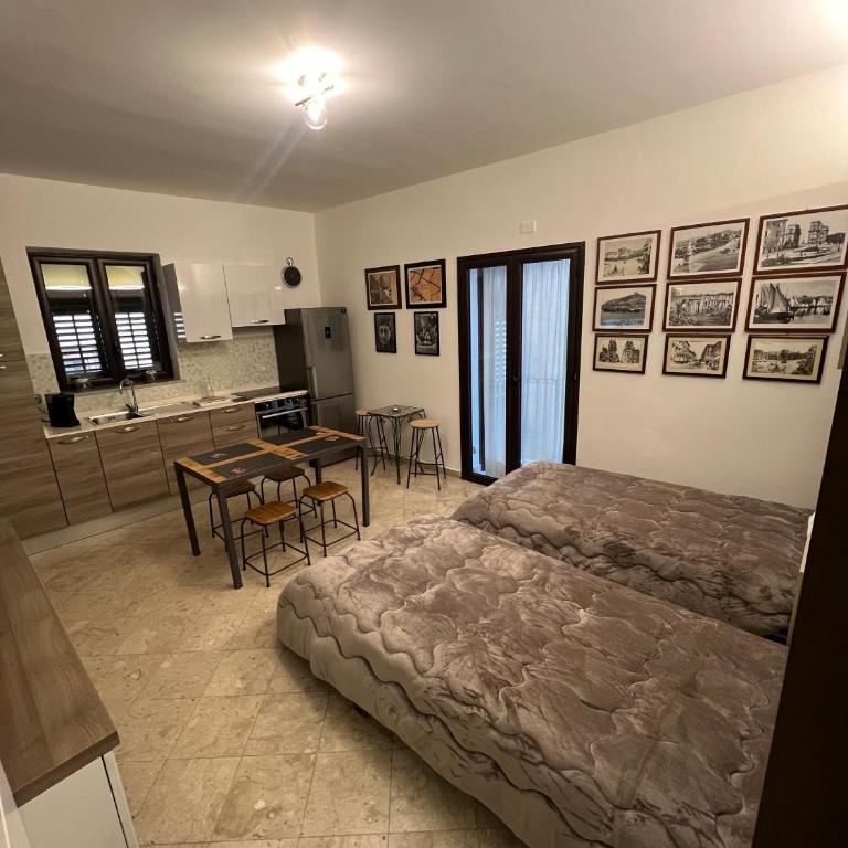 Le Case Di Romeo Alla Vucciria - Two-Bedroom House - 8