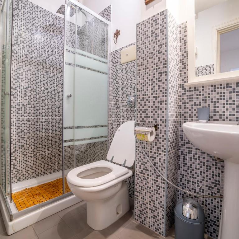 Natoli Apartments - Deluxe Apartment - 27