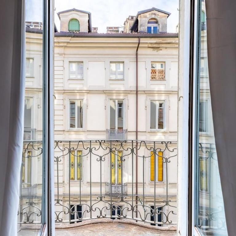 Historical suite - Pieno Centro - Porta nuova- Piazza Castello - Two-Bedroom Apartment - 2
