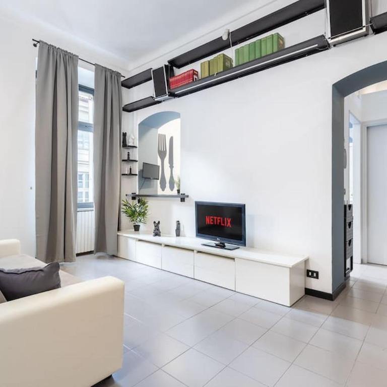 Historical suite - Pieno Centro - Porta nuova- Piazza Castello - Two-Bedroom Apartment - 9
