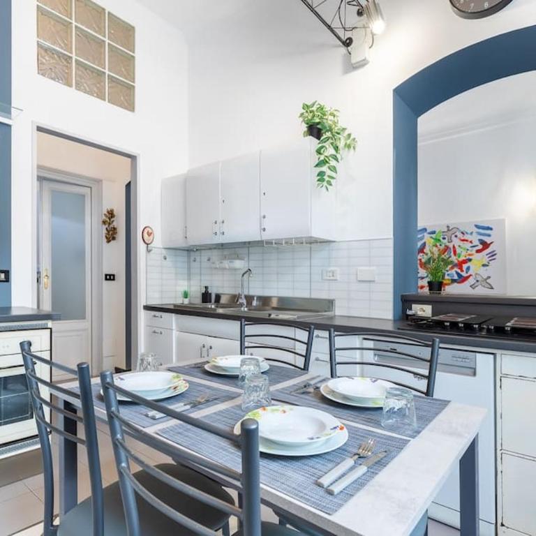 Historical suite - Pieno Centro - Porta nuova- Piazza Castello - Two-Bedroom Apartment - 23