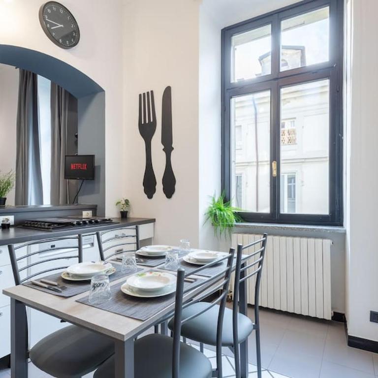 Historical suite - Pieno Centro - Porta nuova- Piazza Castello - Two-Bedroom Apartment - 21