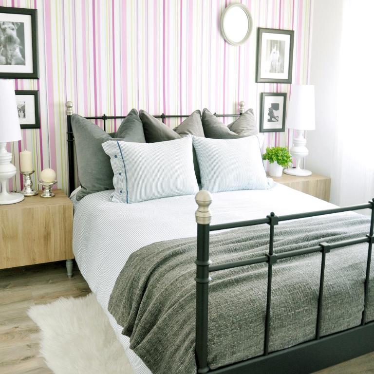 Chic & Cheap - Two-Bedroom Apartment - 3