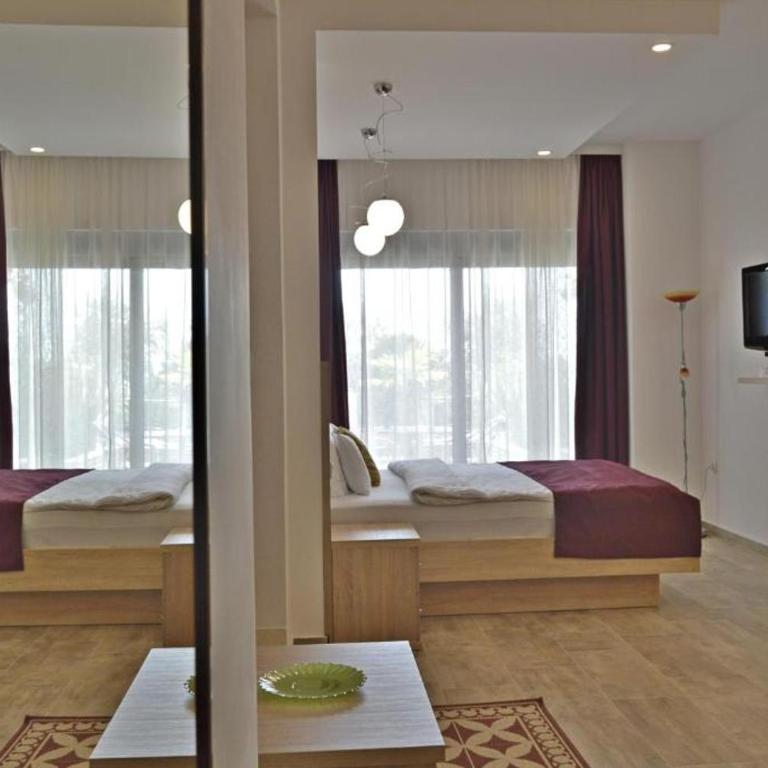 Hotel Freiburg - Dvokrevetna Soba sa Bračnim Krevetom i Balkonom - 5