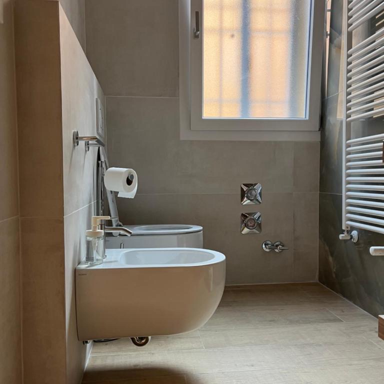 Calari Rooms - Affittacamere - Camera King con Balcone - 16